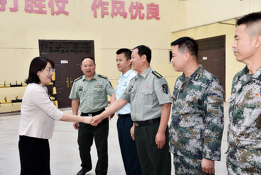 建军.jpg 建军.jpg