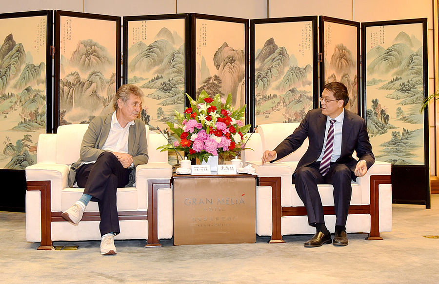 会见.jpg 会见.jpg