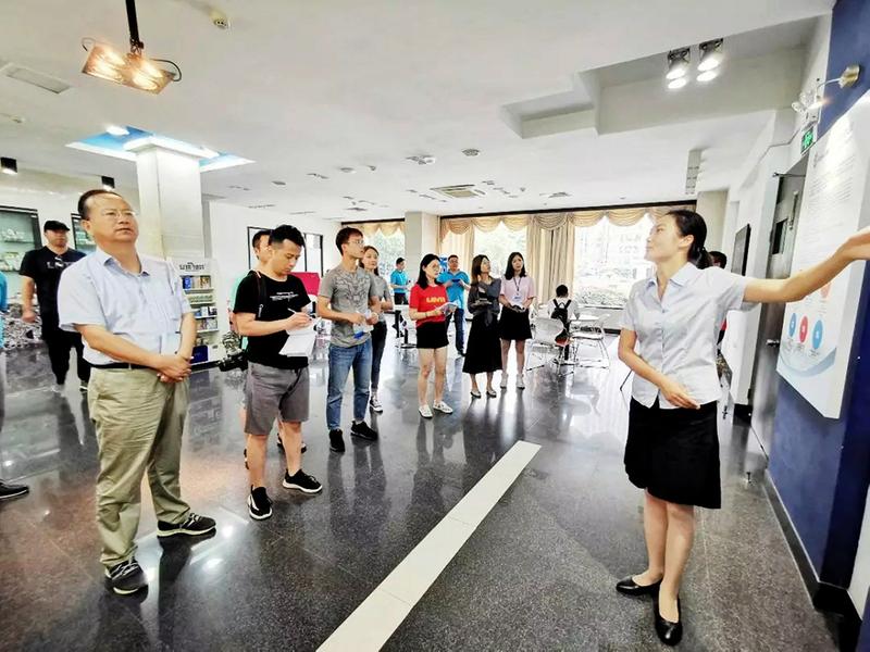 看示范.jpg 看示范.jpg