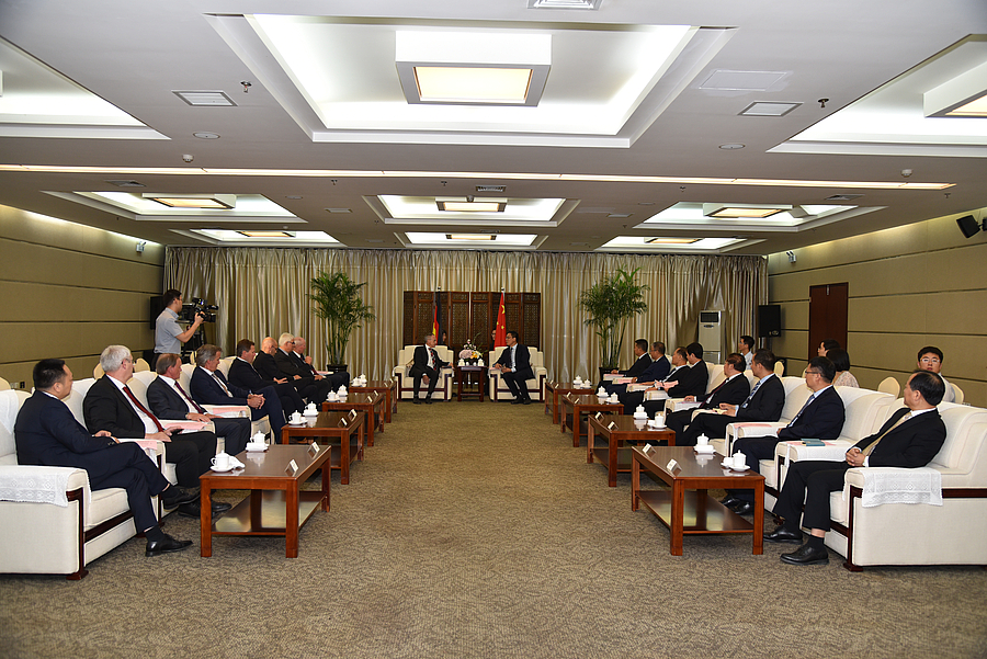 签约2.jpg 签约2.jpg